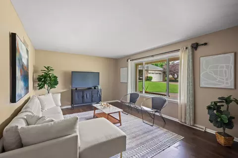 Living - 3157 David Ct, Edgewood, KY 41017 photo 2 of 3