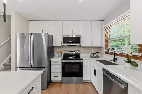 Kitchen - 3245 Laurel Oak Ct, Edgewood, KY 41017 photo 2 of 4