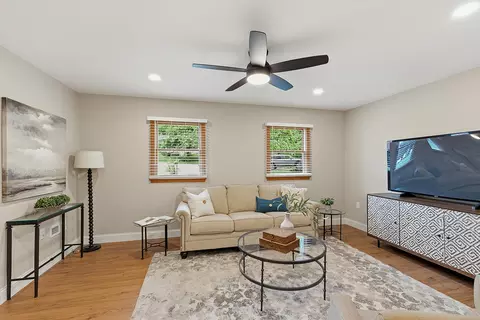 Living - 3245 Laurel Oak Ct, Edgewood, KY 41017 photo 5 of 5