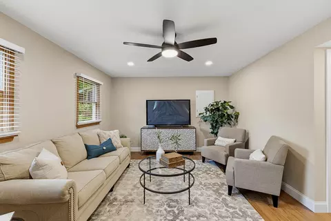 Living - 3245 Laurel Oak Ct, Edgewood, KY 41017 photo 2 of 5