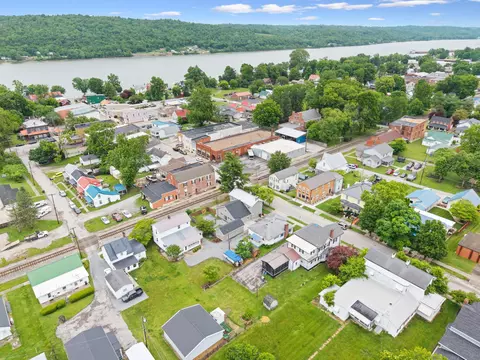 View/Area - 302 Main St, Augusta, KY 41002 photo 3 of 3