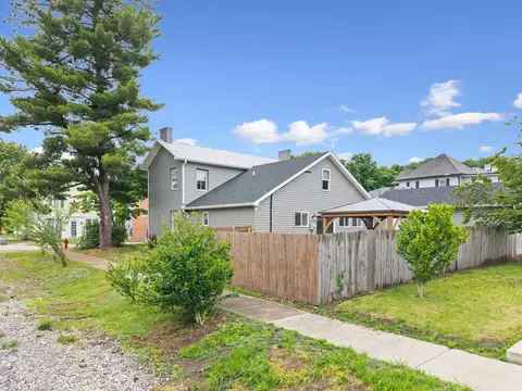 Exterior - 302 Main St, Augusta, KY 41002 photo 5 of 11