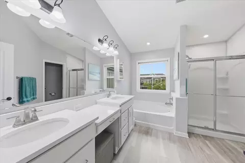 Bath - 2191 Piazza Rdg, Covington, KY 41017 photo 1 of 5