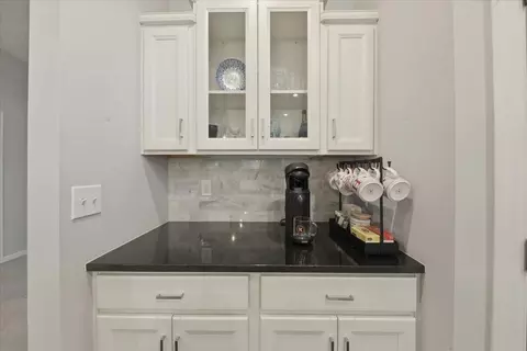 Kitchen - 2191 Piazza Rdg, Covington, KY 41017 photo 2 of 2
