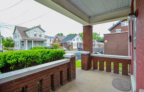 Exterior - 223 E 18th St, Covington, KY 41014 photo 3 of 5
