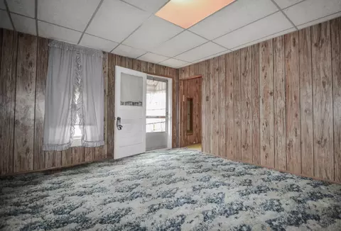 Living - 223 E 18th St, Covington, KY 41014 photo 2 of 6