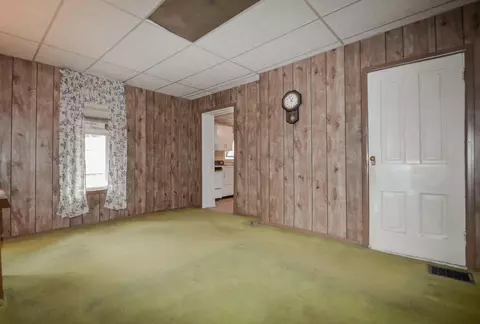 Living - 223 E 18th St, Covington, KY 41014 photo 4 of 6