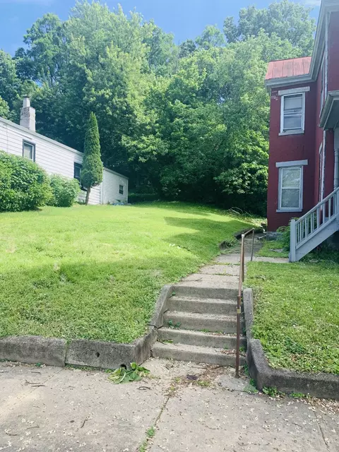 Exterior - 943 John St, Covington, KY 41016 photo 2 of 3