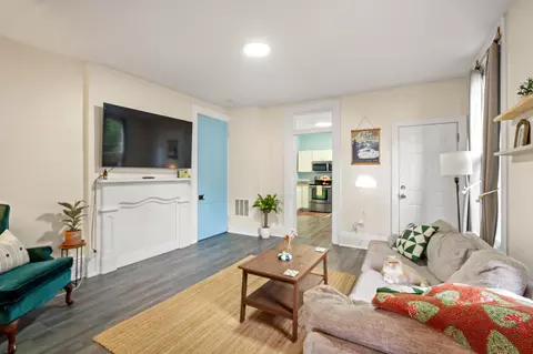 Living - 111 E 9th St, Covington, KY 41011 photo 1 of 2