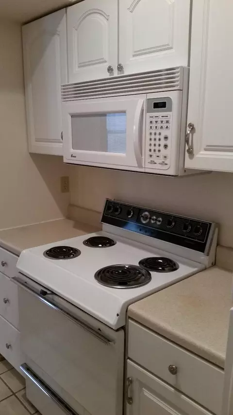 Kitchen - 112-114 E 5th St, Covington, KY 41011 photo 5 of 7