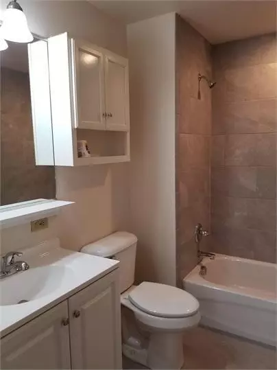 Bath - 112-114 E 5th St, Covington, KY 41011 photo 1 of 11