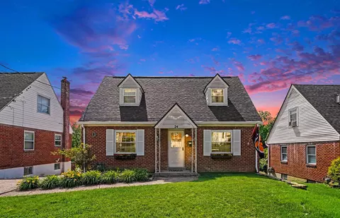 24 Pine Hill Dr, Highland Heights, KY 41076