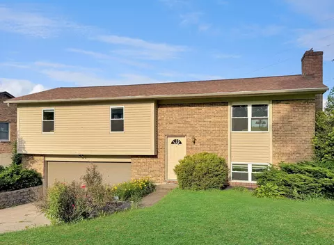 755 Meadow Wood Dr, Villa Hills, KY 41017