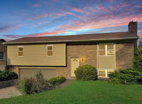 755 Meadow Wood Dr, Villa Hills, KY 41017