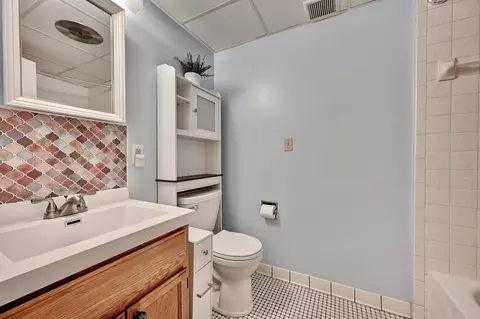Bath - 128 E 5th St #7, Covington, KY 41011 photo 1 of 1