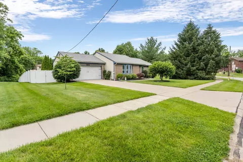 303 Center Park Dr, Florence, KY 41042