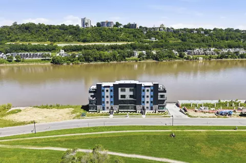 745 Manhattan Blvd #303, Dayton, KY 41074