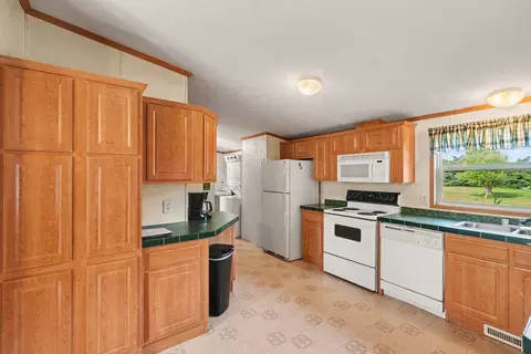 Kitchen - 2060 Augusta-minerva Rd, Augusta, KY 41002 photo 2 of 3