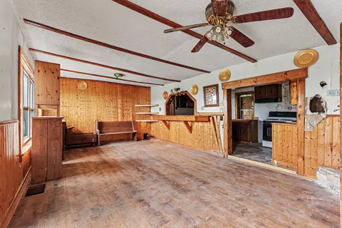 Living - 103 River Rd, Covington, KY 41016 photo 2 of 4