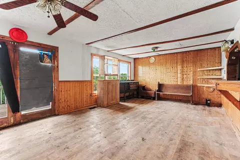 Living - 103 River Rd, Covington, KY 41016 photo 1 of 4