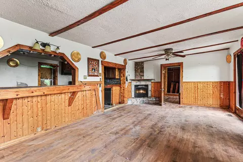 Living - 103 River Rd, Covington, KY 41016 photo 3 of 4