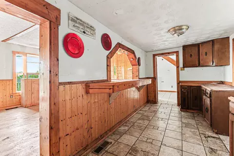Entry Way - 103 River Rd, Covington, KY 41016 photo 1 of 2