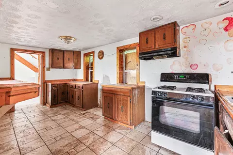 Kitchen - 103 River Rd, Covington, KY 41016 photo 2 of 2