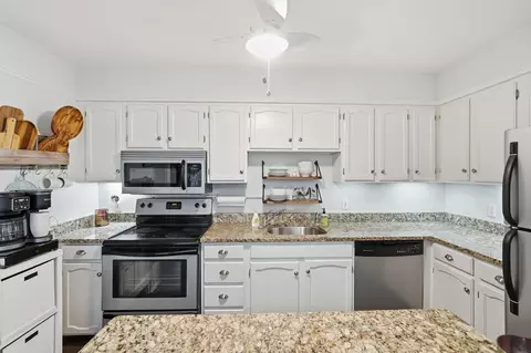 Kitchen - 323 E 2nd St #208, Covington, KY 41011 photo 4 of 4