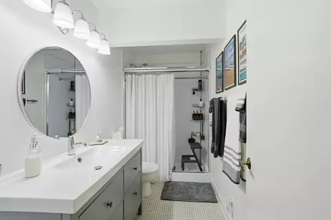 Bath - 323 E 2nd St #208, Covington, KY 41011 photo 1 of 1