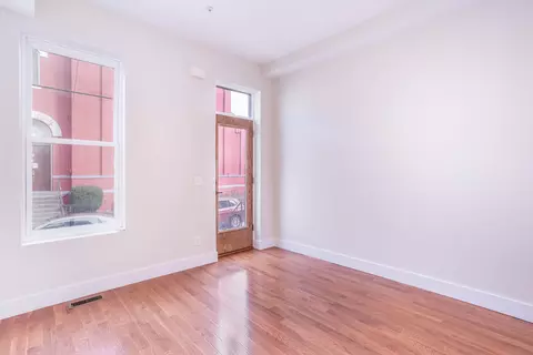 Living - 11 E 9th St, Covington, KY 41011 photo 1 of 4