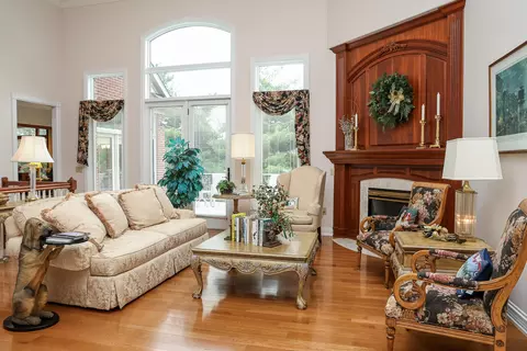 Living - 968 Woodchuck Dr, Villa Hills, KY 41017 photo 1 of 6