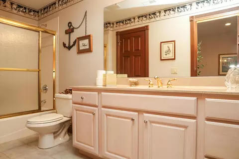 Bath - 968 Woodchuck Dr, Villa Hills, KY 41017 photo 6 of 6