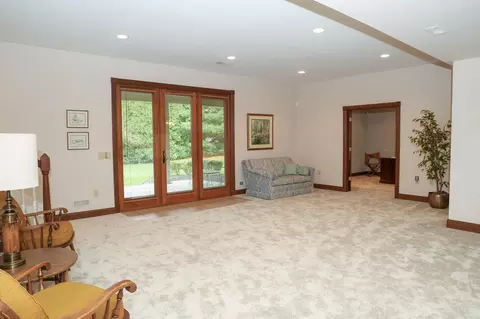 Living - 968 Woodchuck Dr, Villa Hills, KY 41017 photo 6 of 6