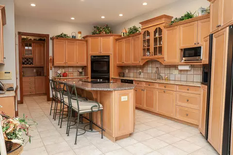 Kitchen - 968 Woodchuck Dr, Villa Hills, KY 41017 photo 2 of 5