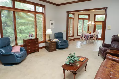 Living - 968 Woodchuck Dr, Villa Hills, KY 41017 photo 4 of 6