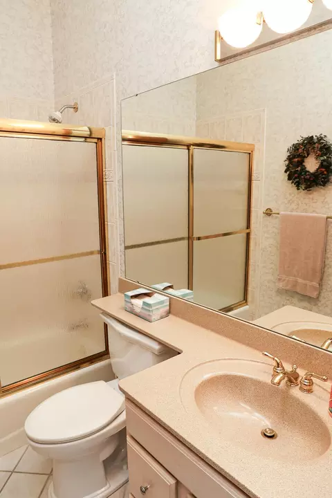 Bath - 968 Woodchuck Dr, Villa Hills, KY 41017 photo 5 of 6