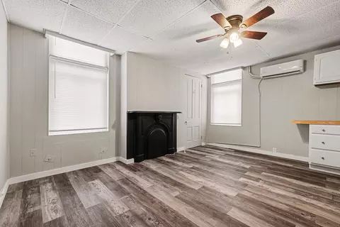 Living - 716 Lewis St, Covington, KY 41011 photo 2 of 5