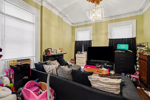 Living - 716 Lewis St, Covington, KY 41011 photo 3 of 5