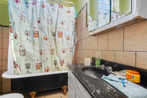 Bath - 716 Lewis St, Covington, KY 41011 photo 1 of 6
