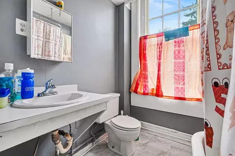 Bath - 716 Lewis St, Covington, KY 41011 photo 6 of 6