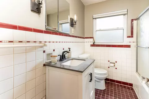 Bath - 92 Arcadia Ave, Lakeside Park, KY 41017 photo 2 of 4