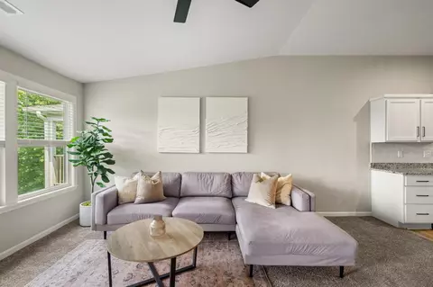 Living - 2371 Piazza Rdg, Covington, KY 41017 photo 2 of 3