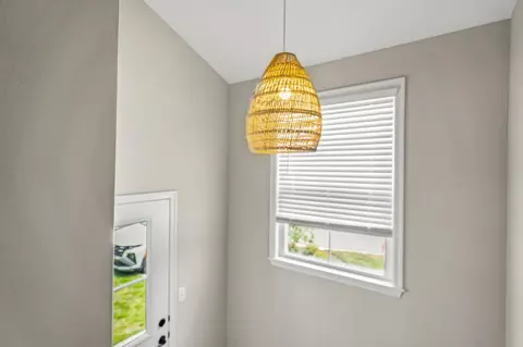 Entry Way - 2371 Piazza Rdg, Covington, KY 41017 photo 2 of 3