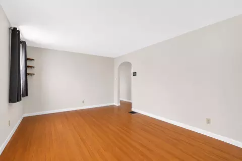 Living - 533 Laurel St, Ludlow, KY 41016 photo 2 of 2