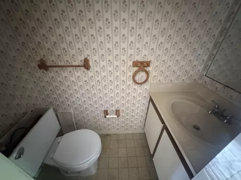 Bath - 2446 Palmeadow Dr, Crestview Hills, KY 41017 photo 1 of 2