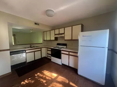 Kitchen - 2446 Palmeadow Dr, Crestview Hills, KY 41017 photo 2 of 2