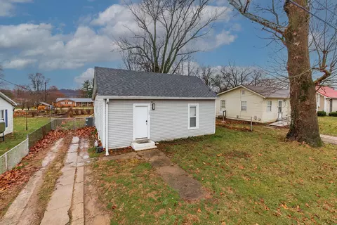 107 Red Cross Ave, Warsaw, KY 41095