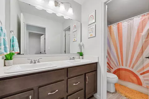 Bath - 3857 Circollo Dr, Covington, KY 41017 photo 4 of 4