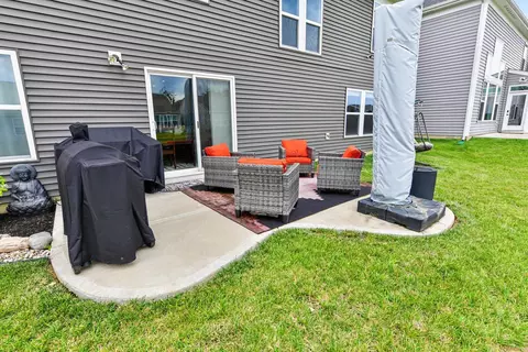 Exterior - 3857 Circollo Dr, Covington, KY 41017 photo 4 of 9