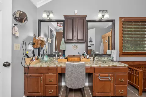 Bath - 769 Glendale Ct, Crescent Springs, KY 41017 photo 4 of 5